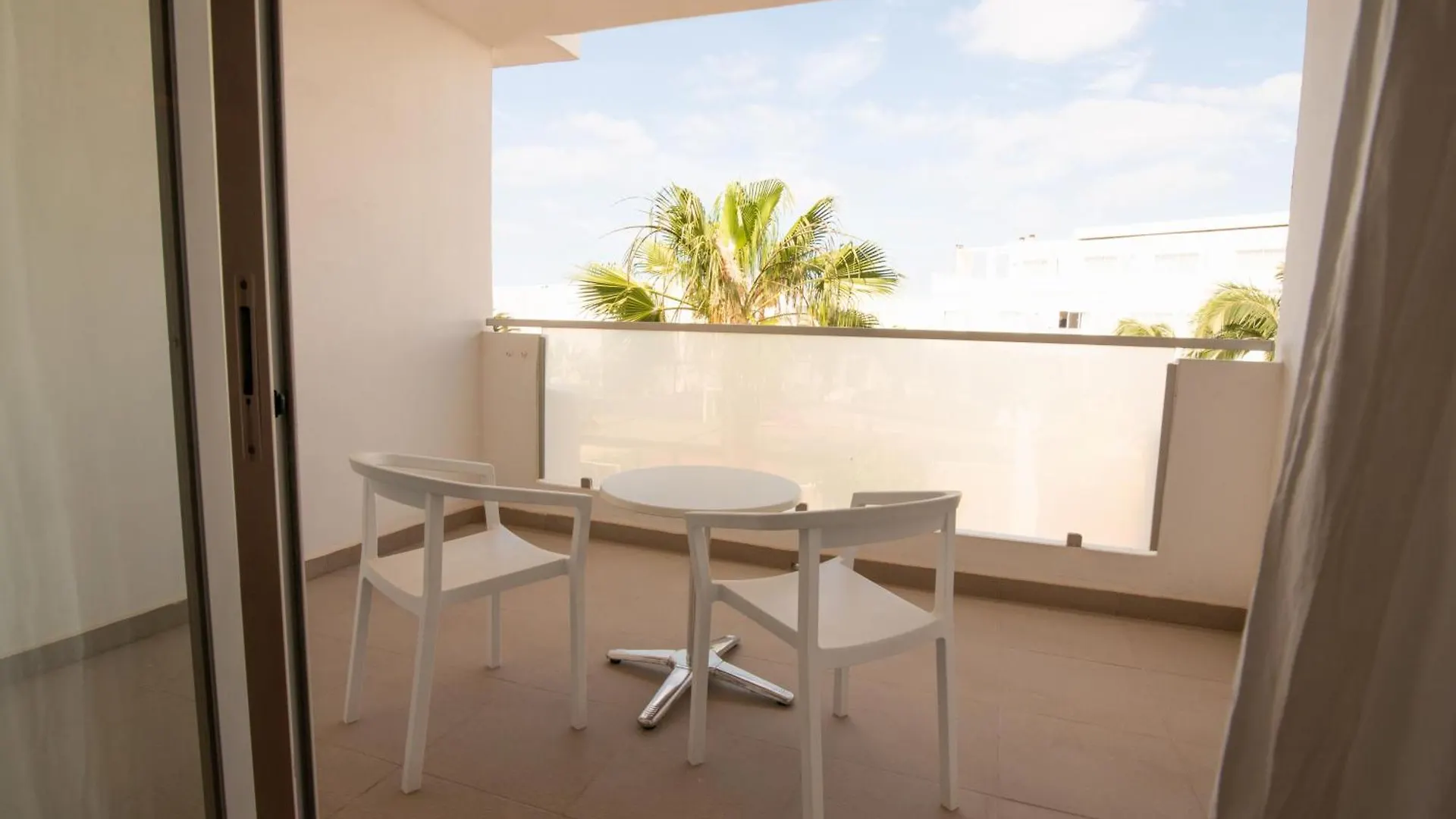 פוארטו דל כרמן Aequora Lanzarote Suites 4*, פוארטו דל כרמן