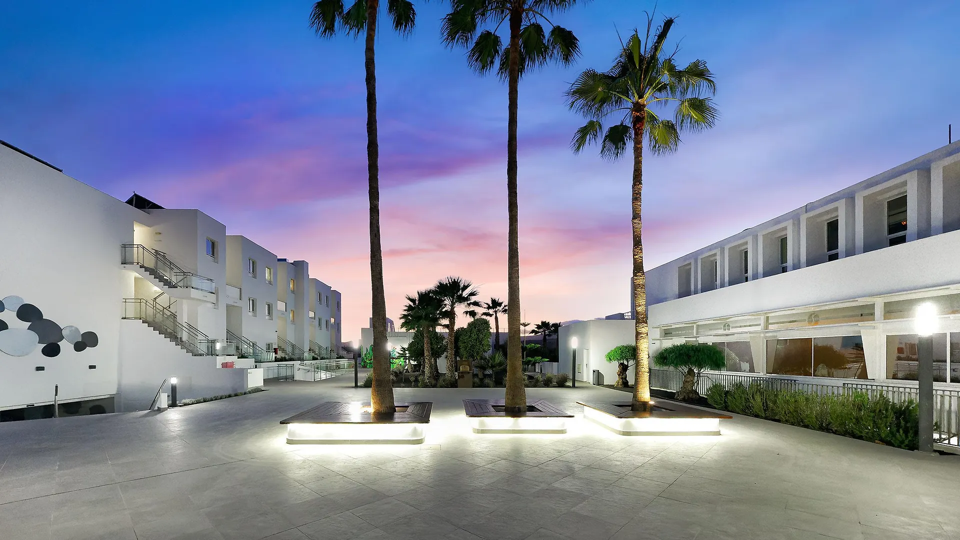 **** Hotel Aequora Lanzarote Suites Puerto del Carmen  Španělsko